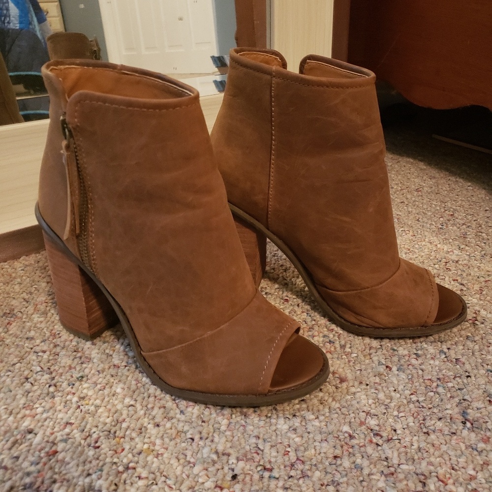 Kelsi Dagger Leather open toe booties